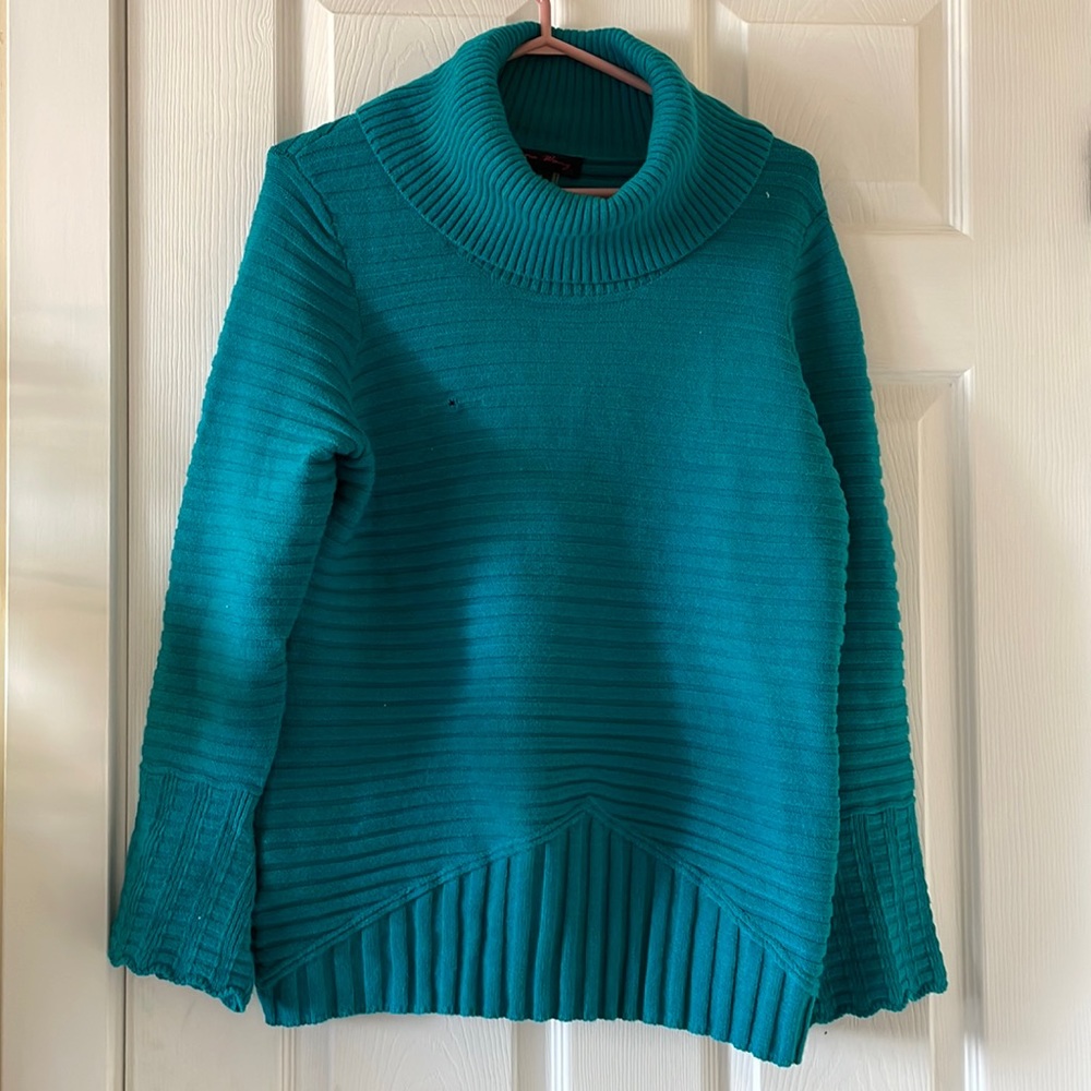 Slightly flawed turquoise tunic sweater cowl
